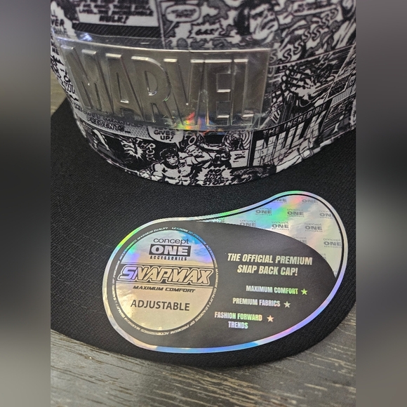 Marvel Black and White Snapback Cap - Picture 5 of 5